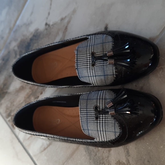 Patterned Shoes - Picture 1 of 4